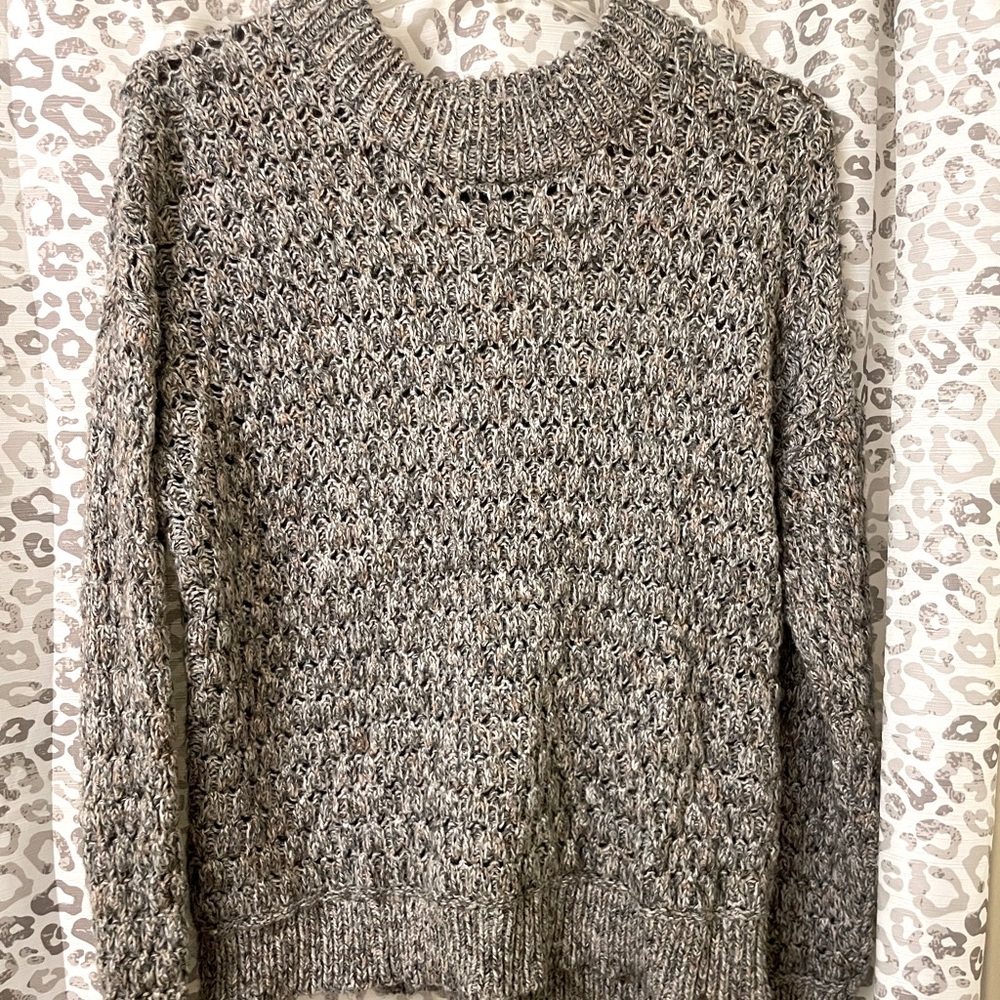GREY SWEATER